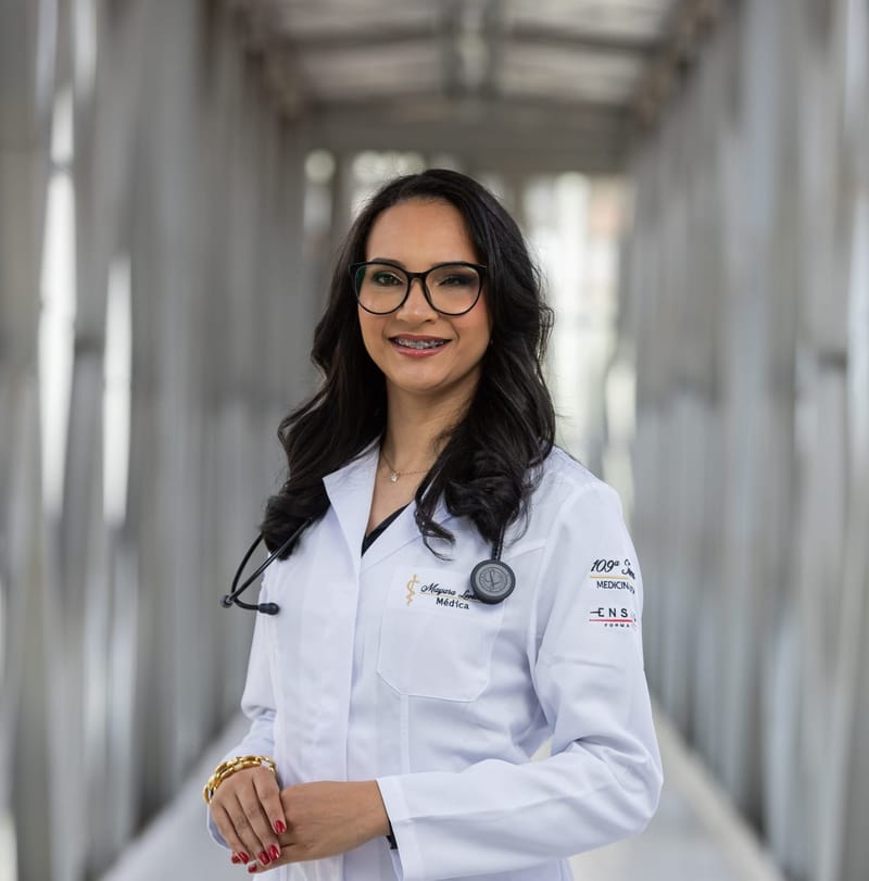 Dra. Mayara Loeblein, médica clínica geral e especialista em saúde preventiva na QuiroBom Palotina-PR